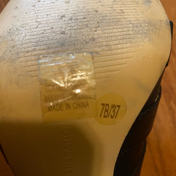 BCBGENERATION LEATHER HEEL SANDALS - Picture 5 of 6